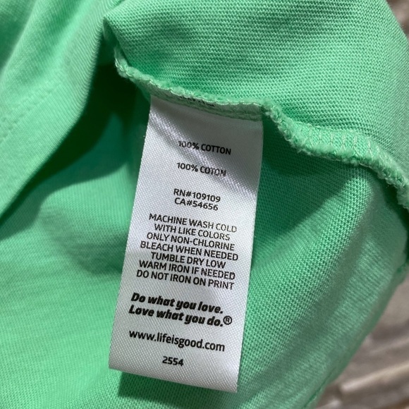 Life Is Good Women's Cloverfield Crusher Tee - Picture 8 of 8